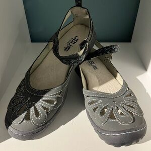 JBU Women's Black and Gray Cutout Flats